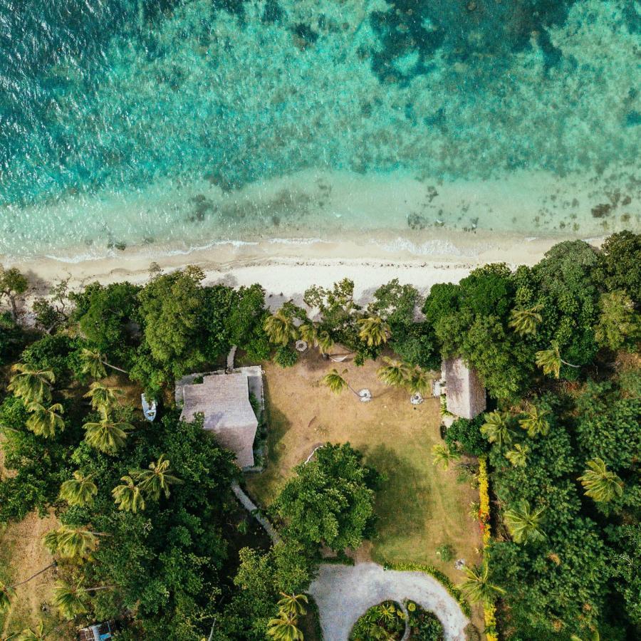 Whispering Palms - Absolute Beachfront Villas Port Vila Exterior foto