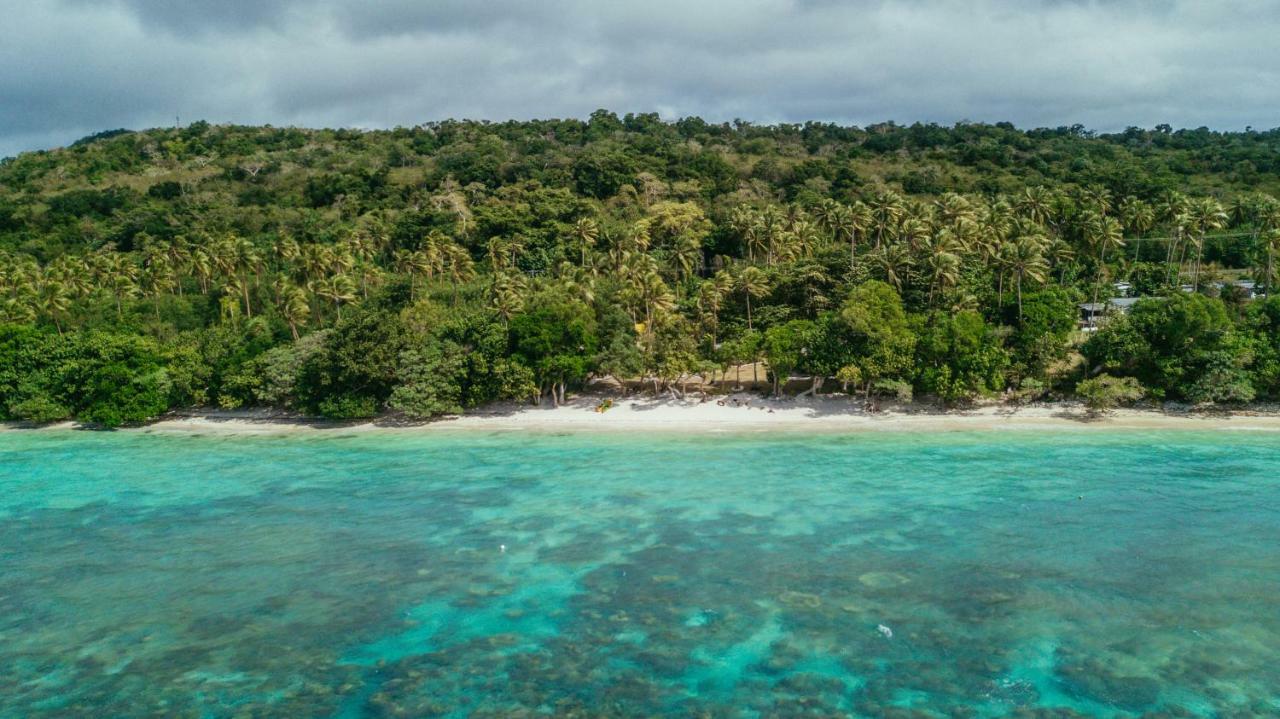 Whispering Palms - Absolute Beachfront Villas Port Vila Exterior foto