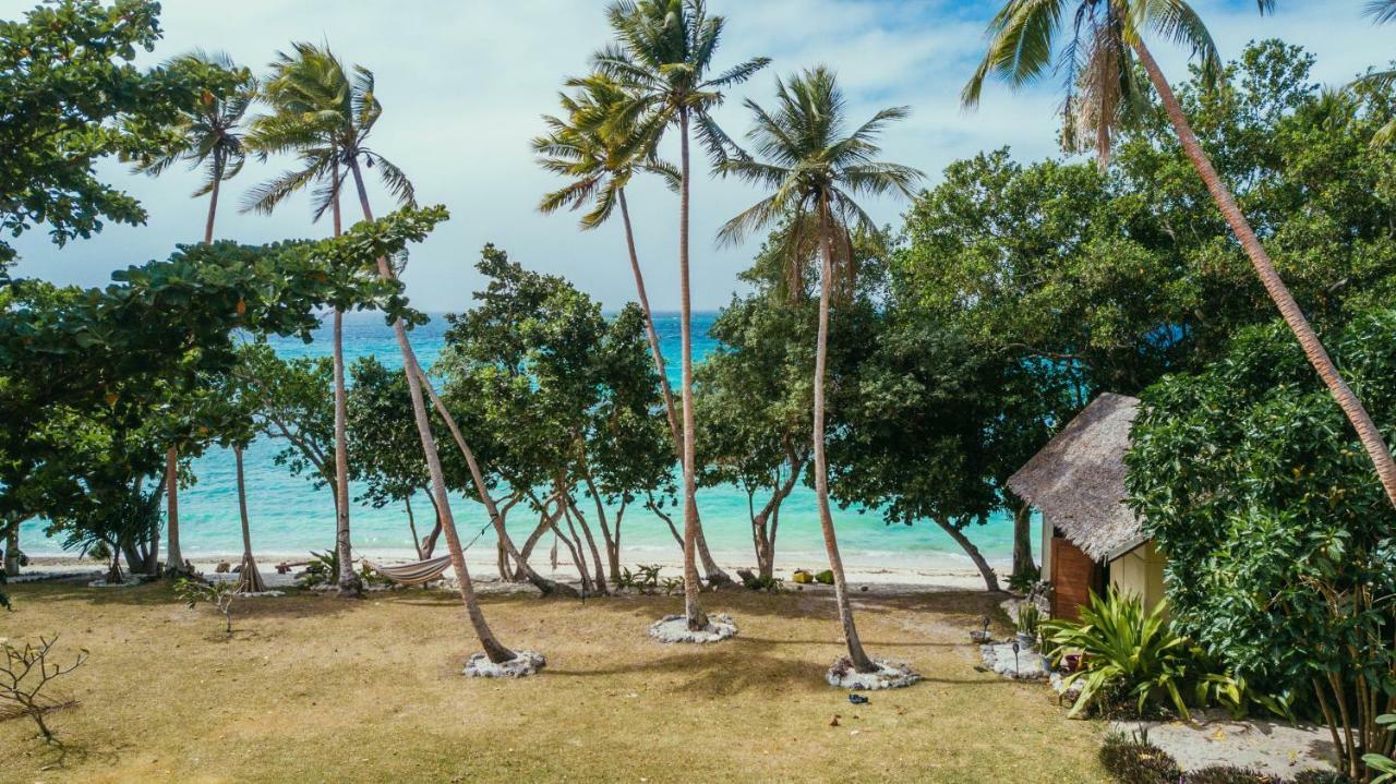 Whispering Palms - Absolute Beachfront Villas Port Vila Exterior foto